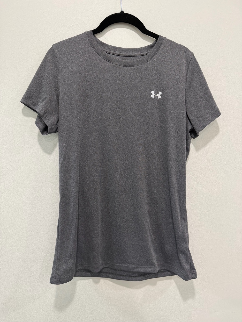 Under Armour HeatGear Gray Short Sleeve Athletic Tee Women’s Medium